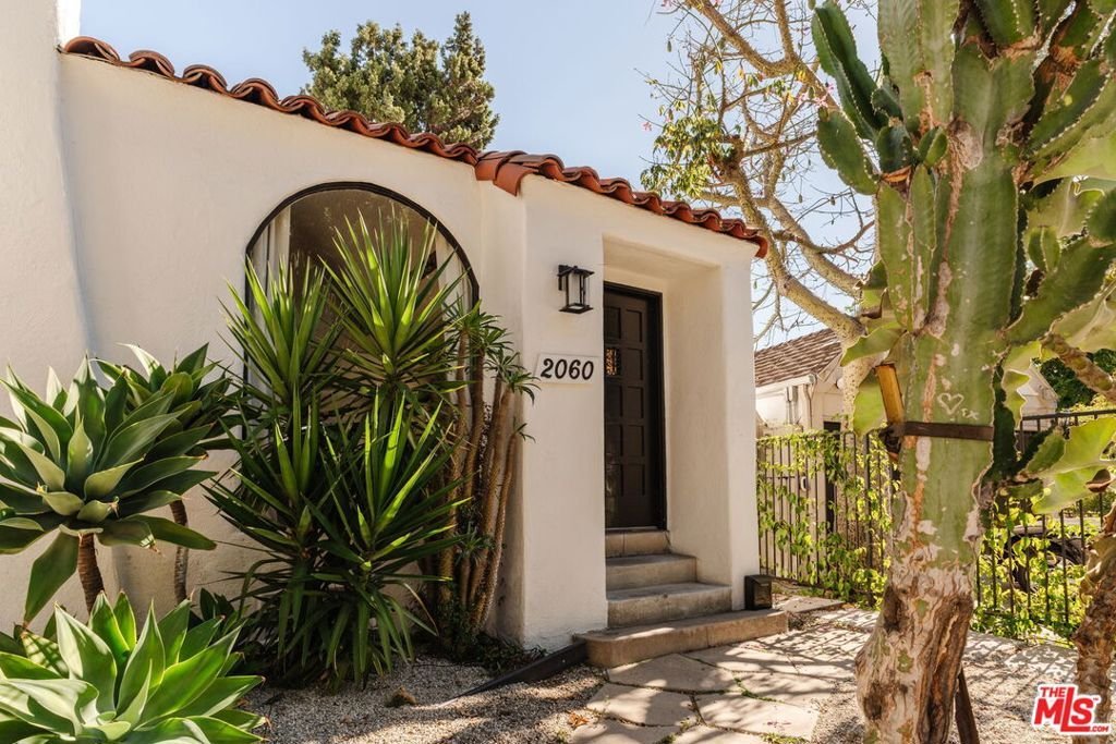 Los Angeles, California, United States 3 - 18327163