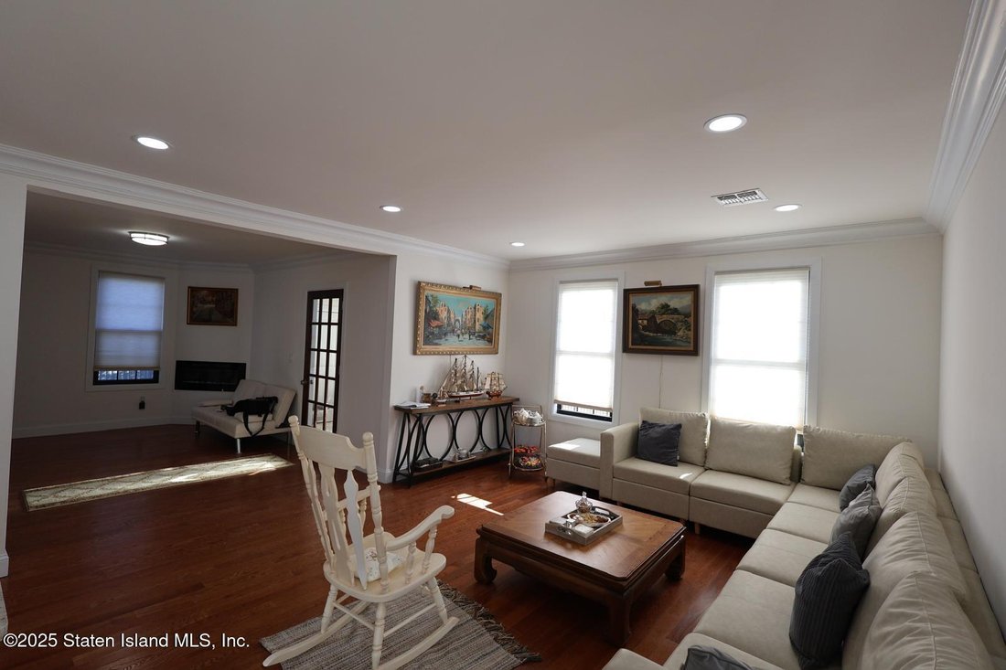 House in New York, New York, United States 3 - 18329361