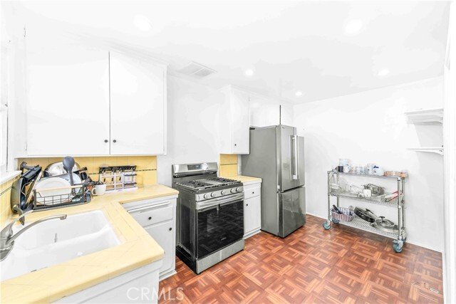 Los Angeles, California, United States 2 - 18327750