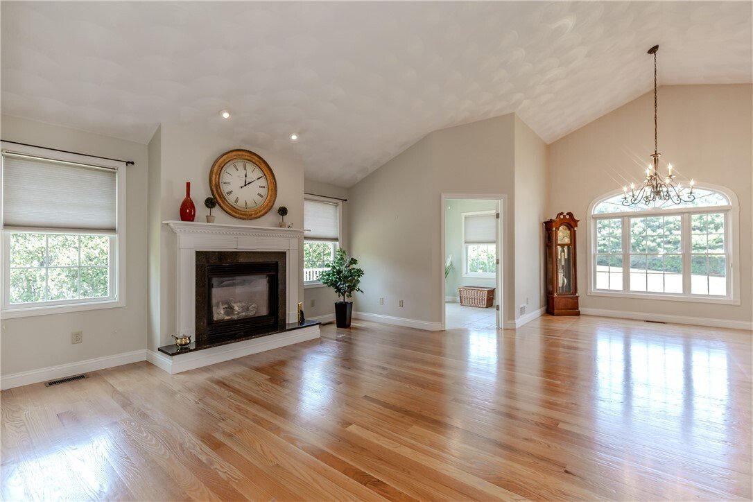 Condo in Cranston, Rhode Island, United States 4 - 18326757