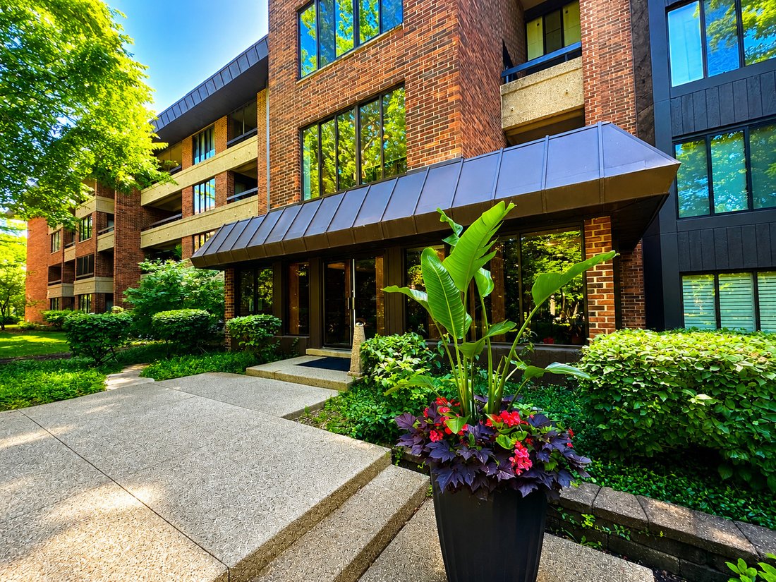 Condo in Hinsdale, Illinois, United States 1 - 18327592