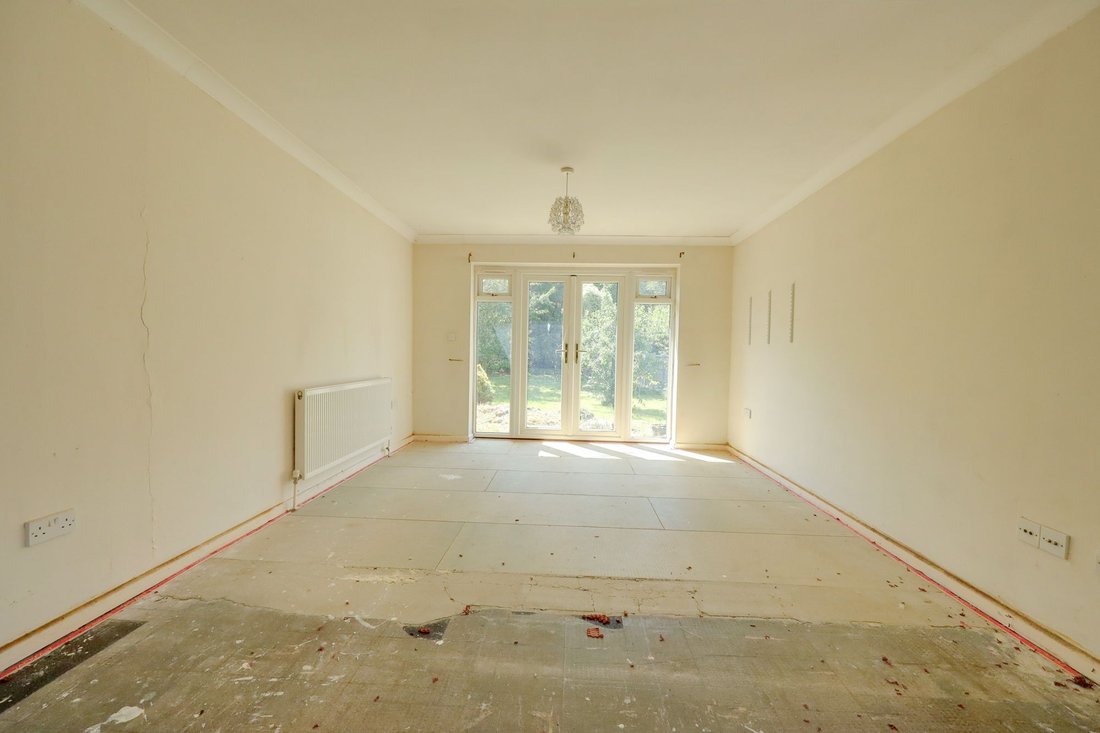 Bungalow in Burgess Hill, England 5 - 18328051