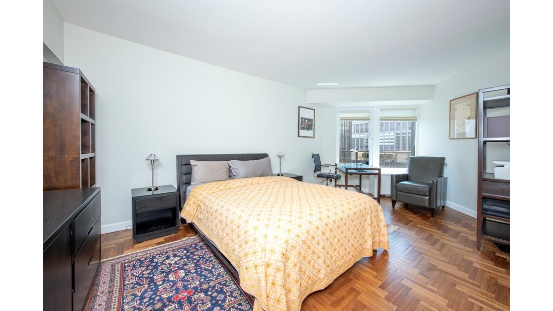 New York, New York, United States 3 - 18331706
