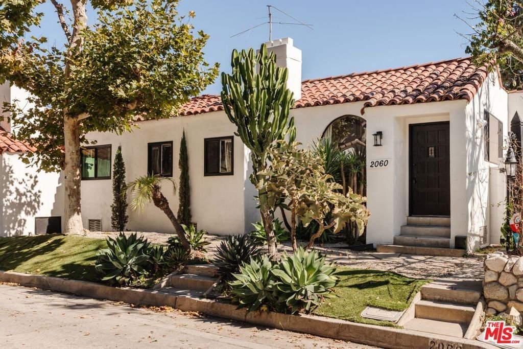 Los Angeles, California, United States 2 - 18327163