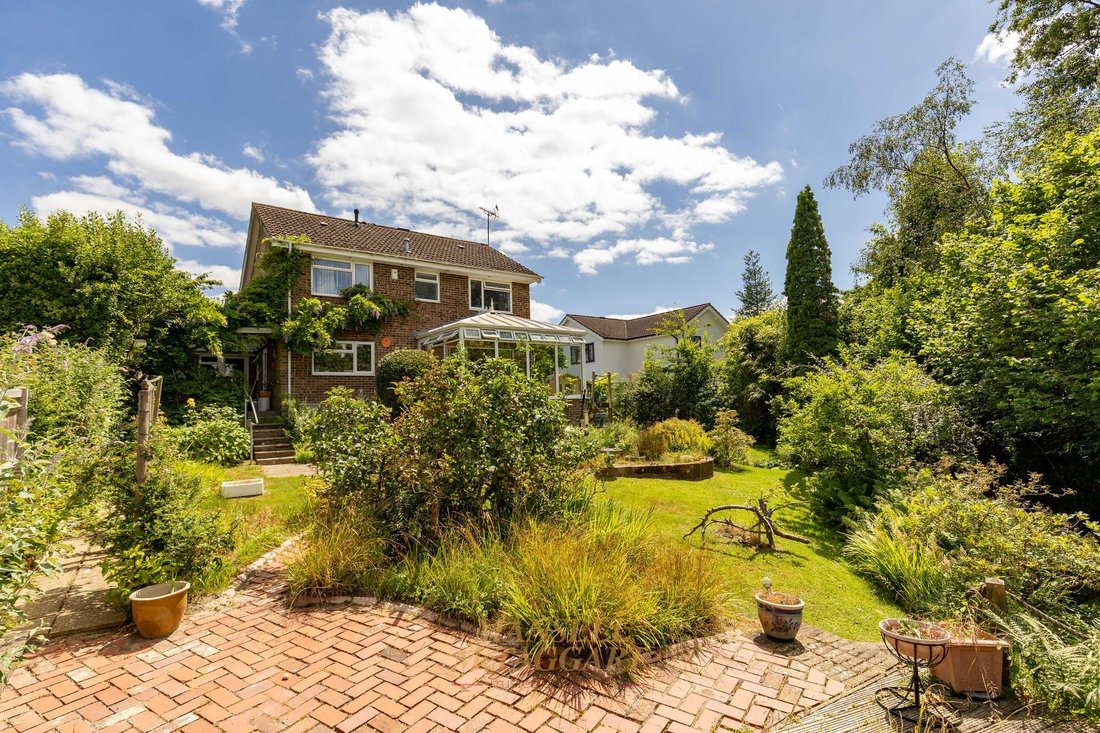 House in Hackenden, East Grinstead, England 2 - 18328056