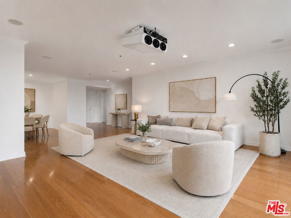Condo in Los Angeles, California, United States 2 - 18329629