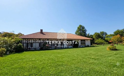 Estate in Tosse, Nouvelle-Aquitaine, France 1