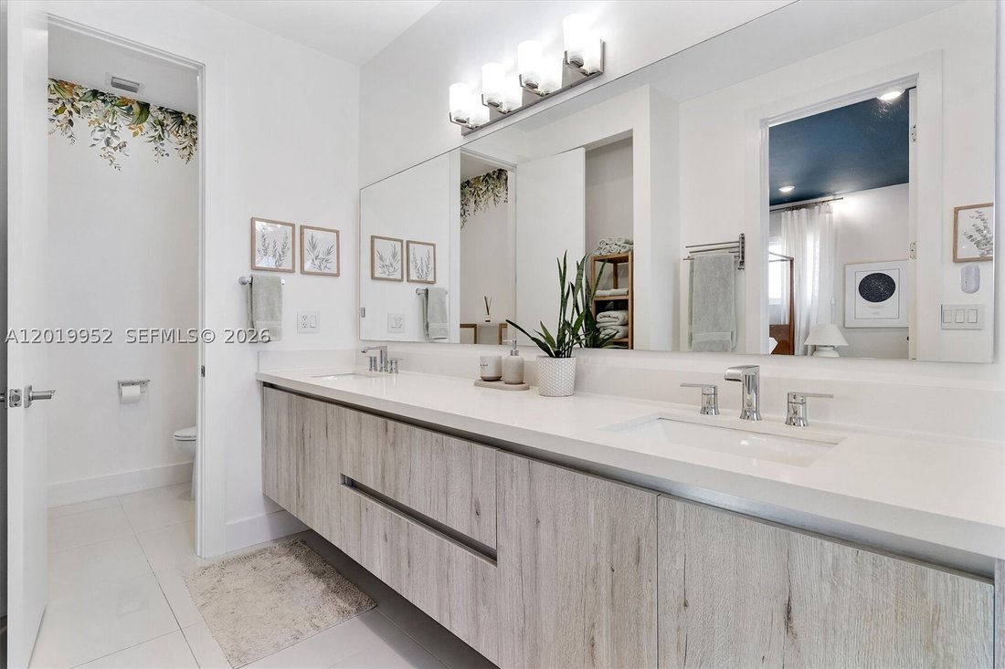 Townhouse in Miami, Florida, United States 4 - 17933136