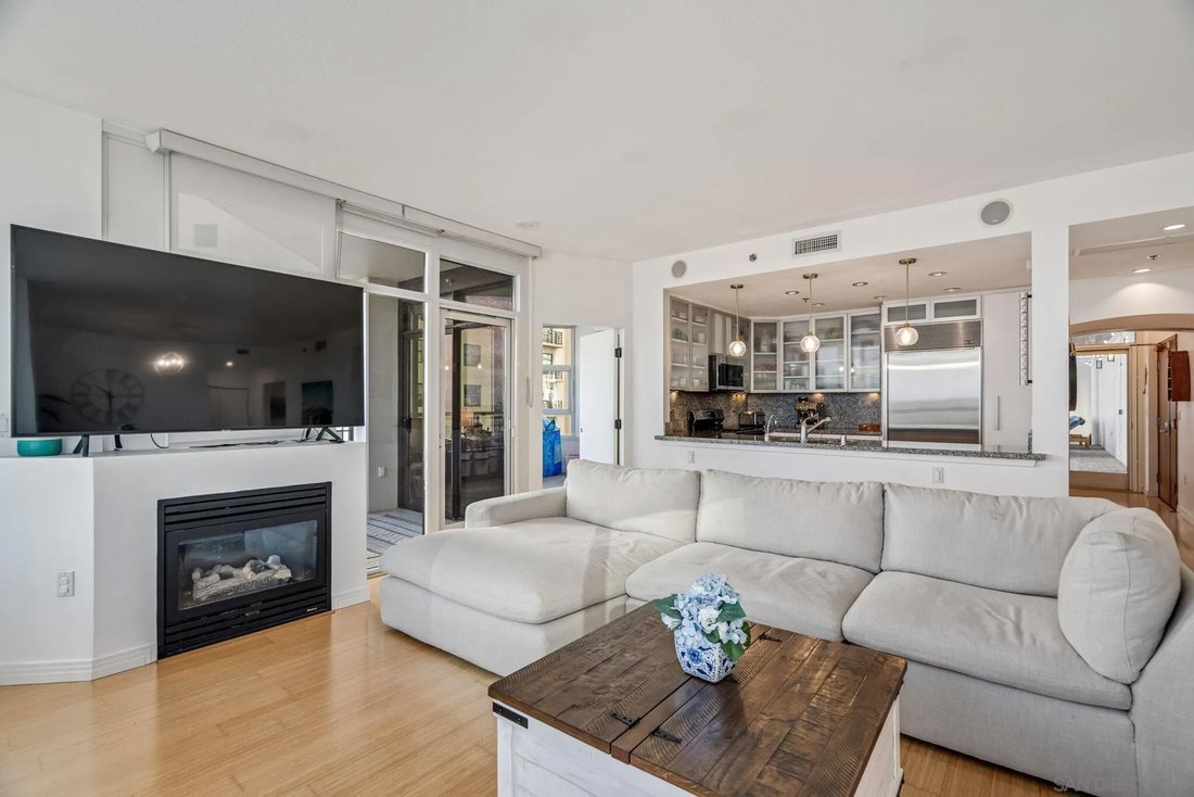 Condo in San Diego, California, United States 5 - 18327317