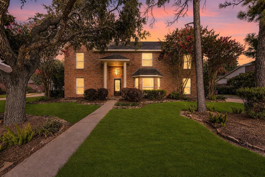 House in Friendswood, Texas, United States 2 - 18331293