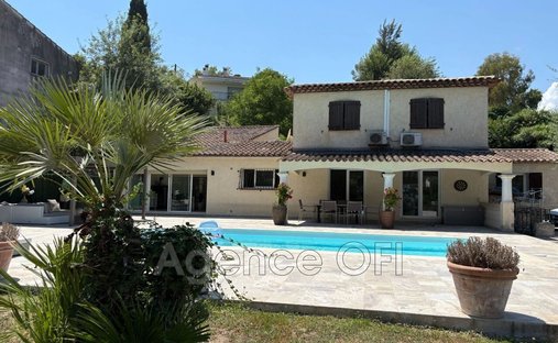 Villa in Centre du Village, La Colle-sur-Loup, France 1
