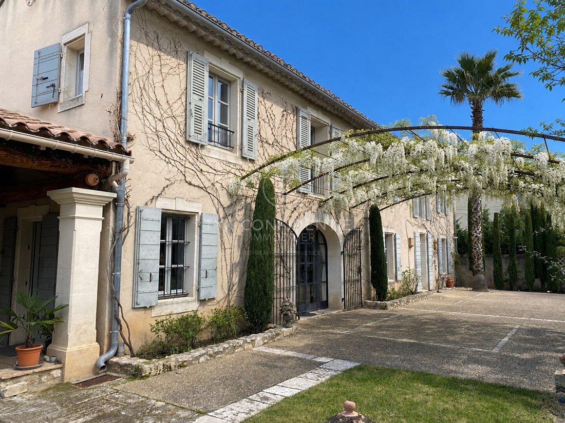 Villa in Saint-Rémy-de-Provence, Provence-Alpes-Côte d'Azur, France 1 - 17330749