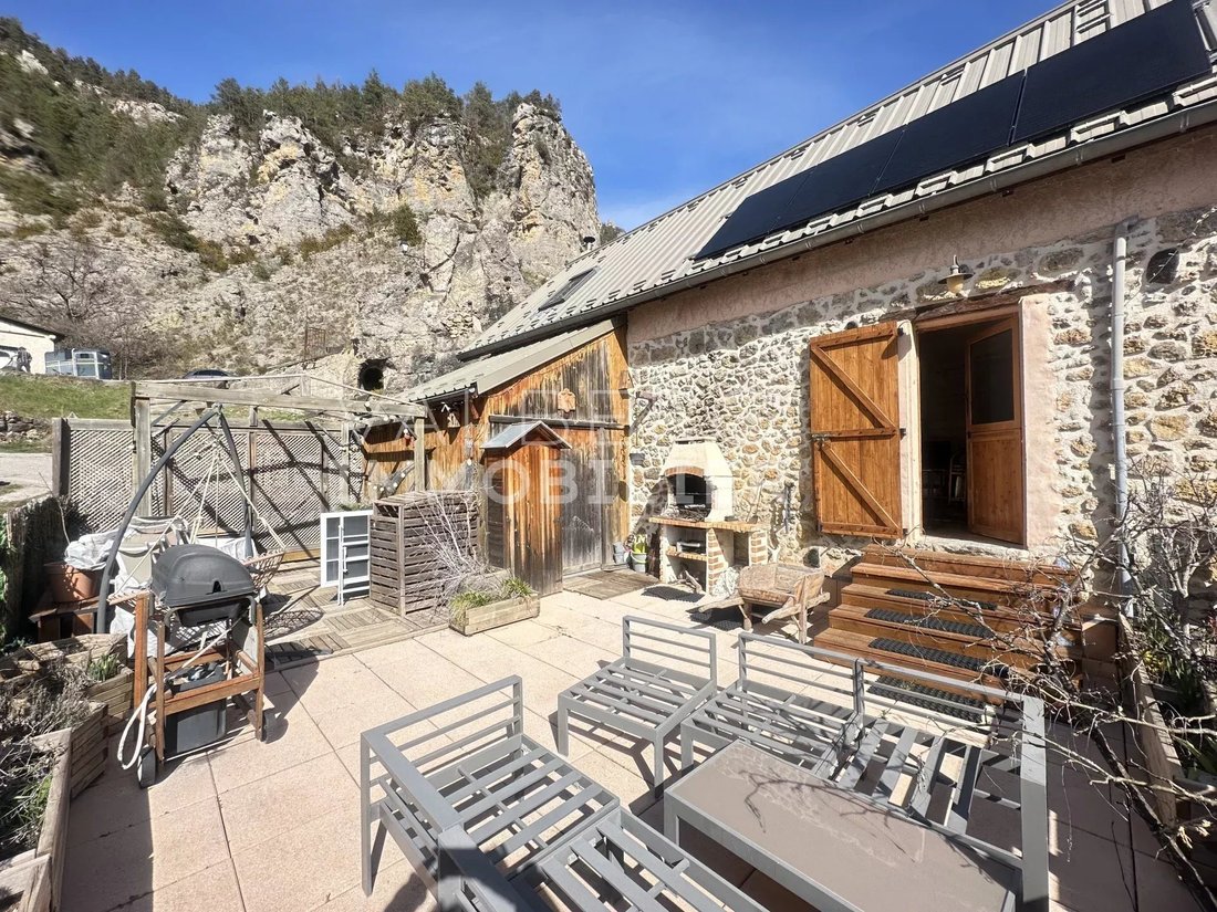 House in Guillaumes, Provence-Alpes-Côte d'Azur, France 1 - 17985865