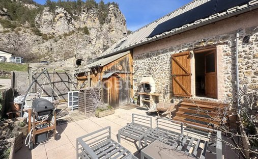 House in Guillaumes, Provence-Alpes-Côte d'Azur, France 1