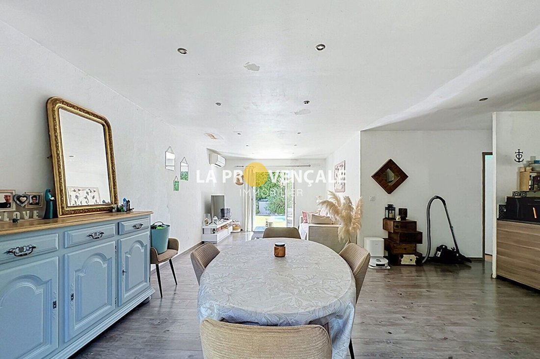 Villa in Trets, Provence-Alpes-Côte d'Azur, France 4 - 18328104