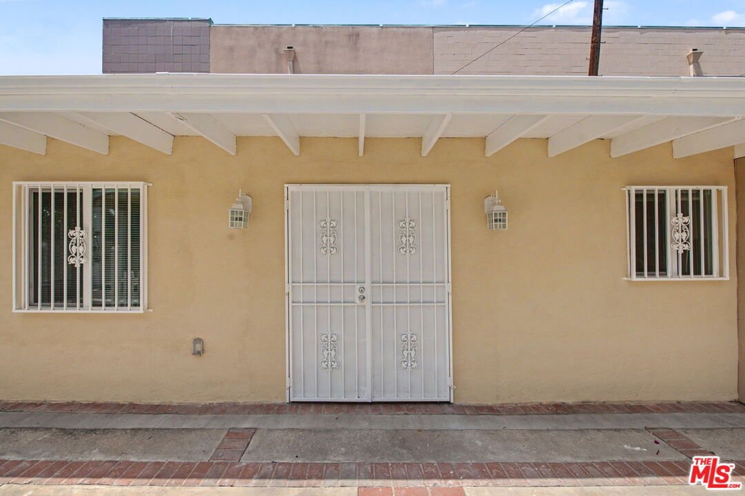 Los Angeles, California, United States 4 - 18331700