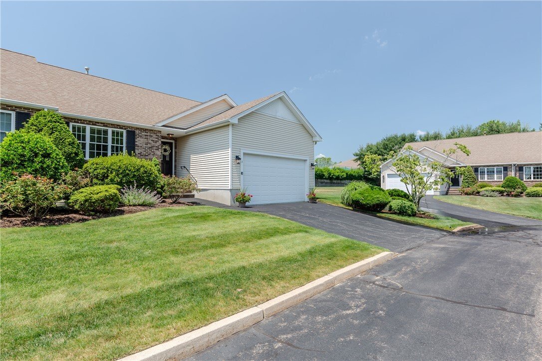 Condo in Cranston, Rhode Island, United States 2 - 18326757