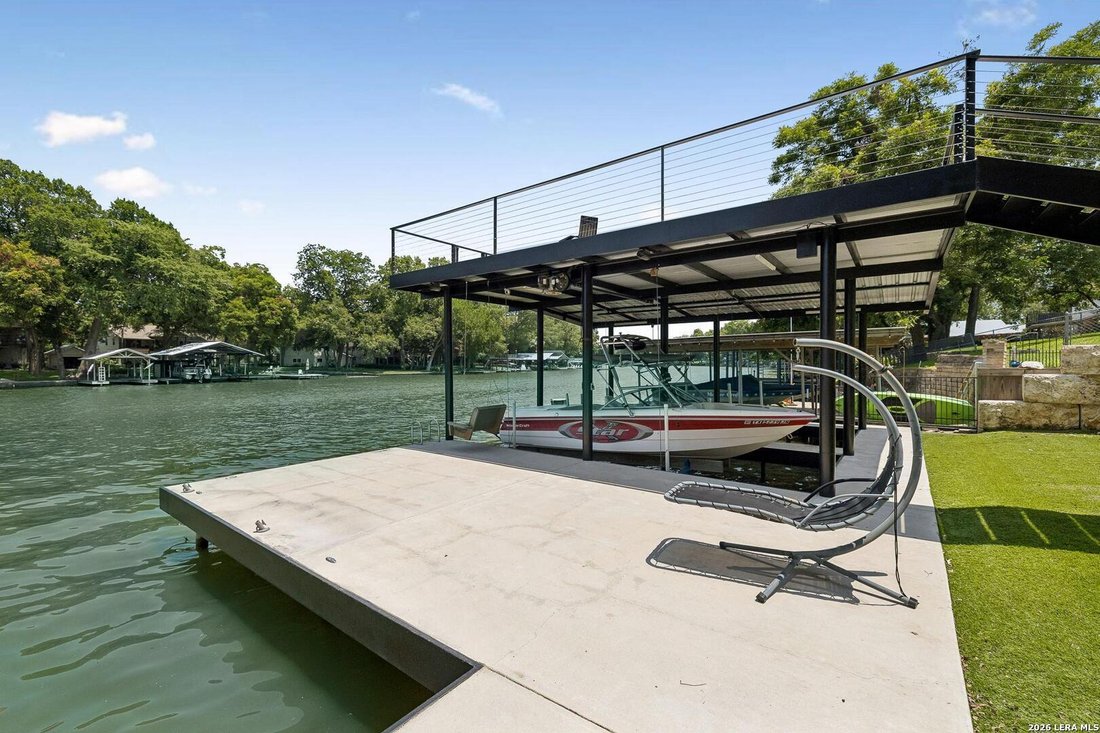 House in Seguin, Texas, United States 3 - 18330307