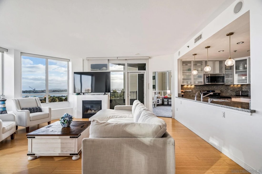 Condo in San Diego, California, United States 4 - 18327317