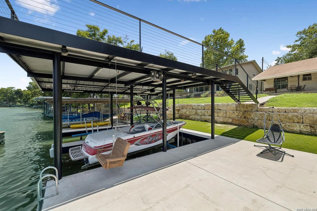 House in Seguin, Texas, United States 2 - 18330307