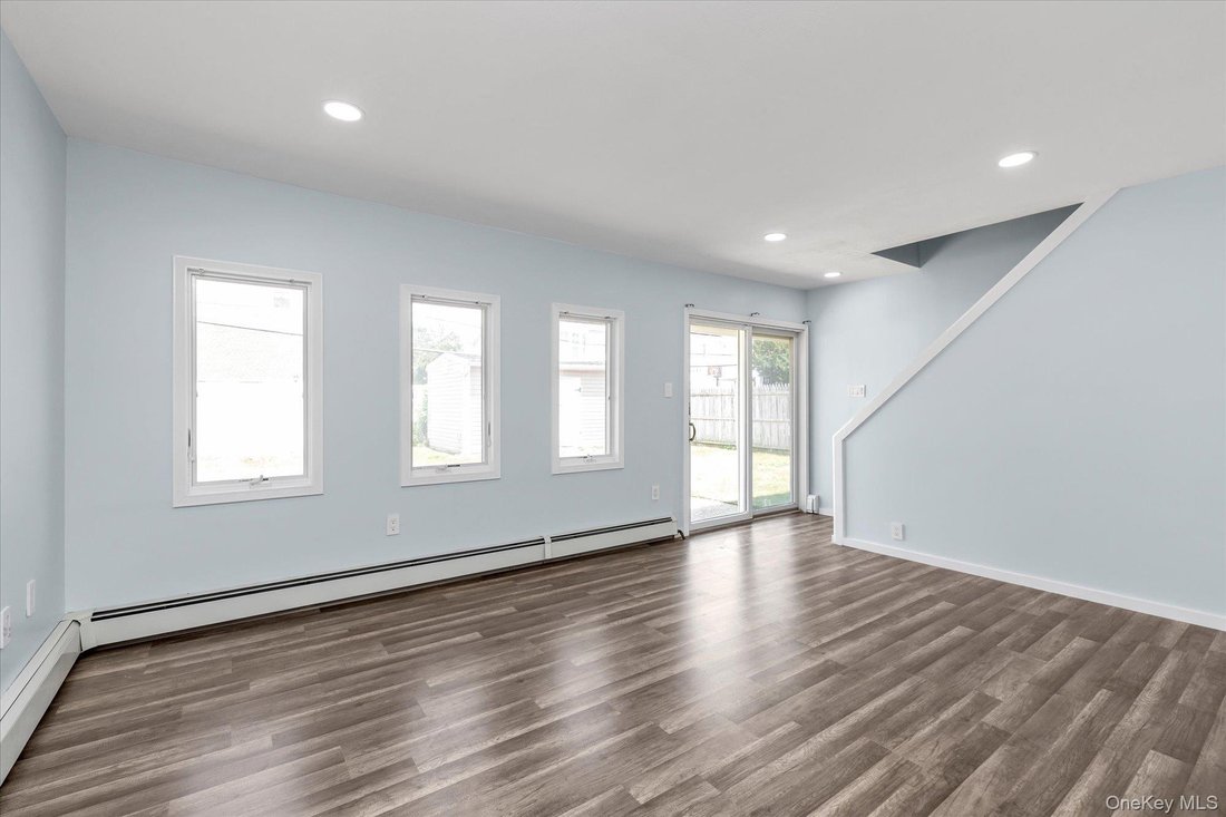 House in Levittown, New York, United States 2 - 18331639