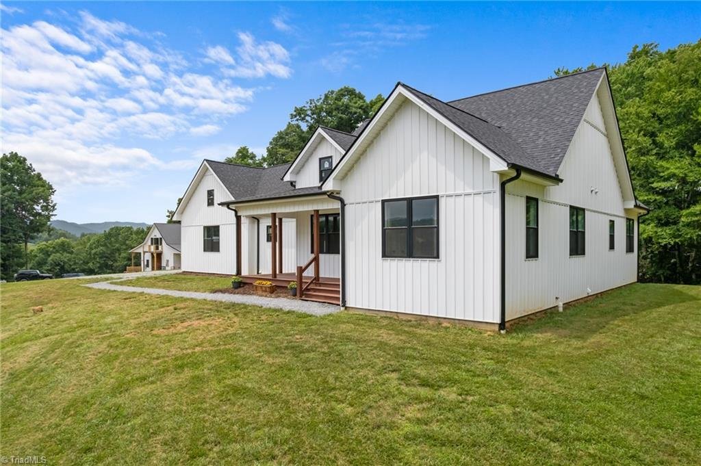 House in Sparta, North Carolina, United States 2 - 18330373