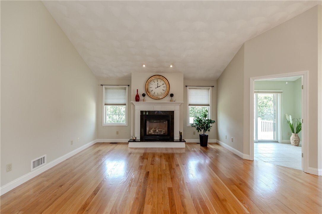 Condo in Cranston, Rhode Island, United States 5 - 18326757