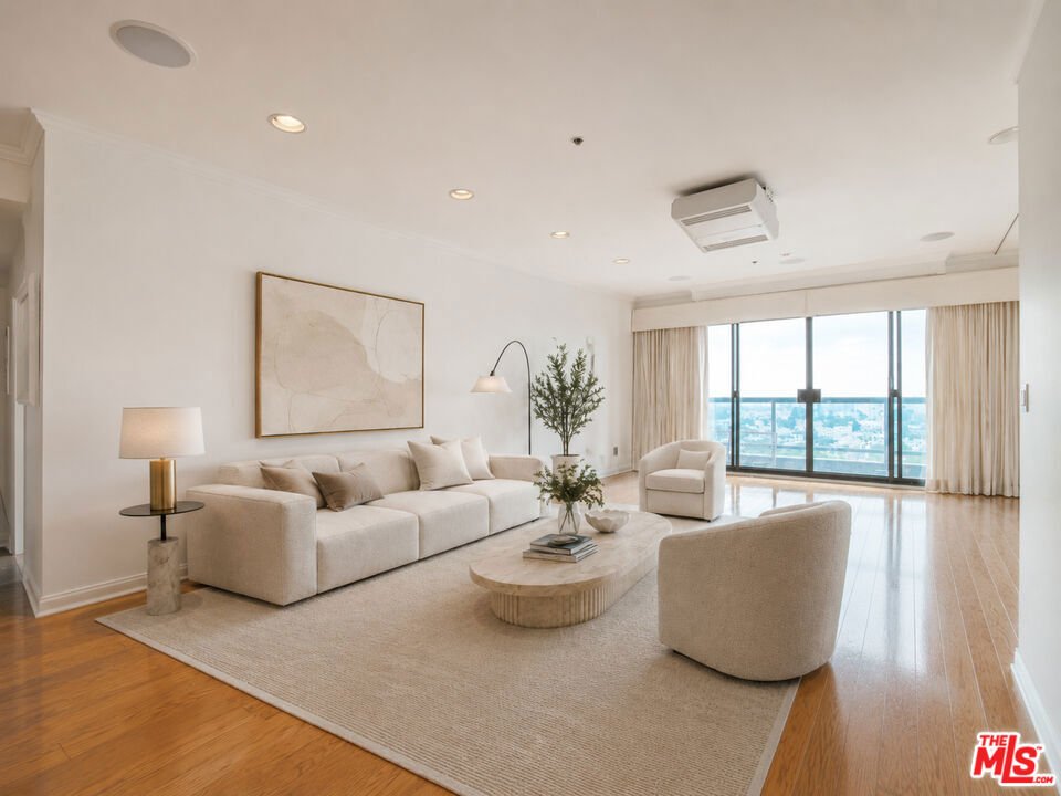 Condo in Los Angeles, California, United States 1 - 18329629