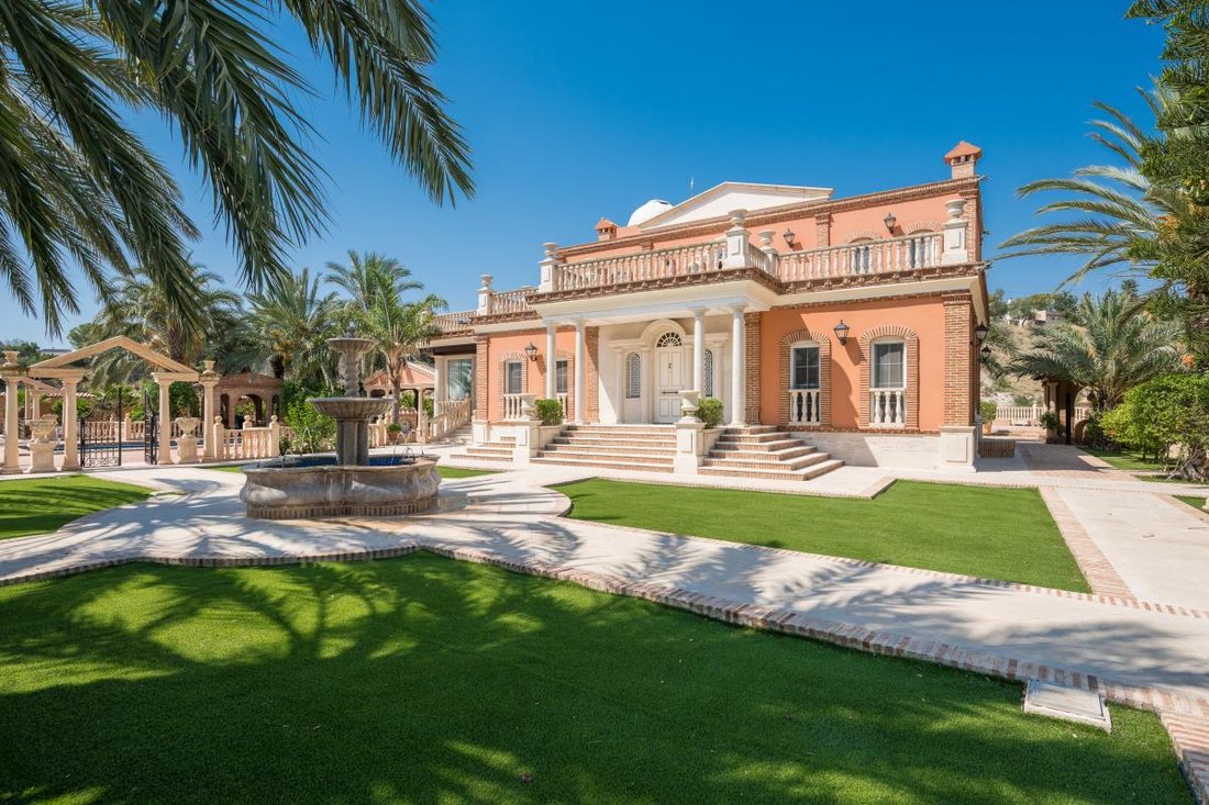 Villa in Elx / Elche, Valencian Community, Spain 2 - 18328283