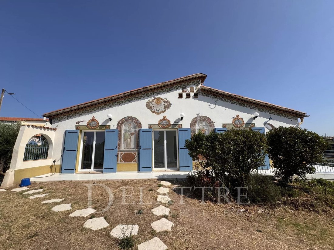 Villa in Saint-Laurent-du-Var, Provence-Alpes-Côte d'Azur, France 1 - 18328338