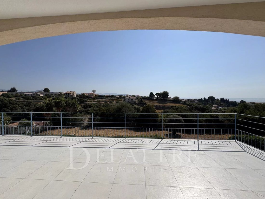 Villa in Saint-Laurent-du-Var, Provence-Alpes-Côte d'Azur, France 2 - 18328338