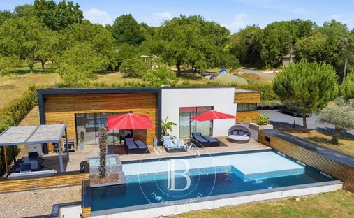 Estate in Sainte-Mondane, Nouvelle-Aquitaine, France 1