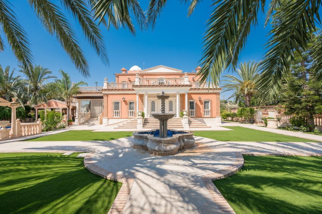 Villa in Elx / Elche, Valencian Community, Spain 1 - 18328283