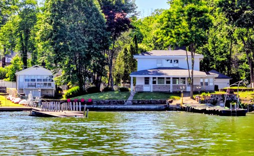 House in Hopatcong, New Jersey, United States 1