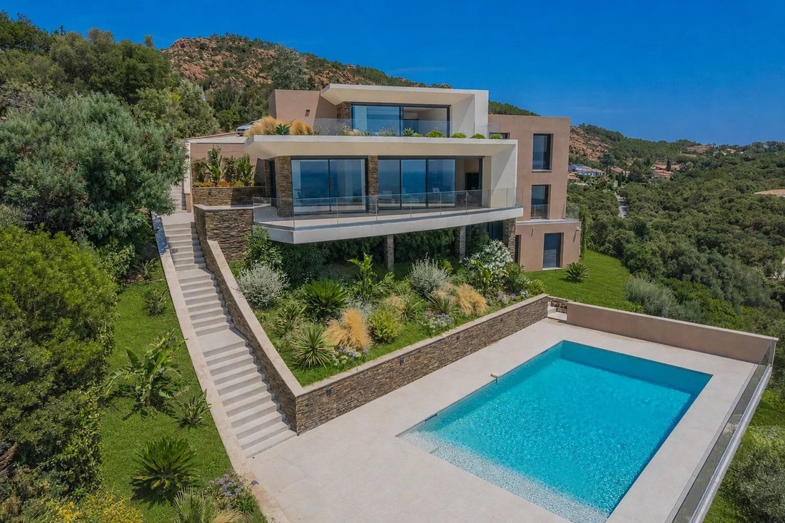 Villa in Le Dramont-Agay-Anthéor-Le Trayas, Saint-Raphaël, France 1 - 18328393