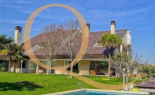 Chalet in Hortaleza, Madrid, Spain 1