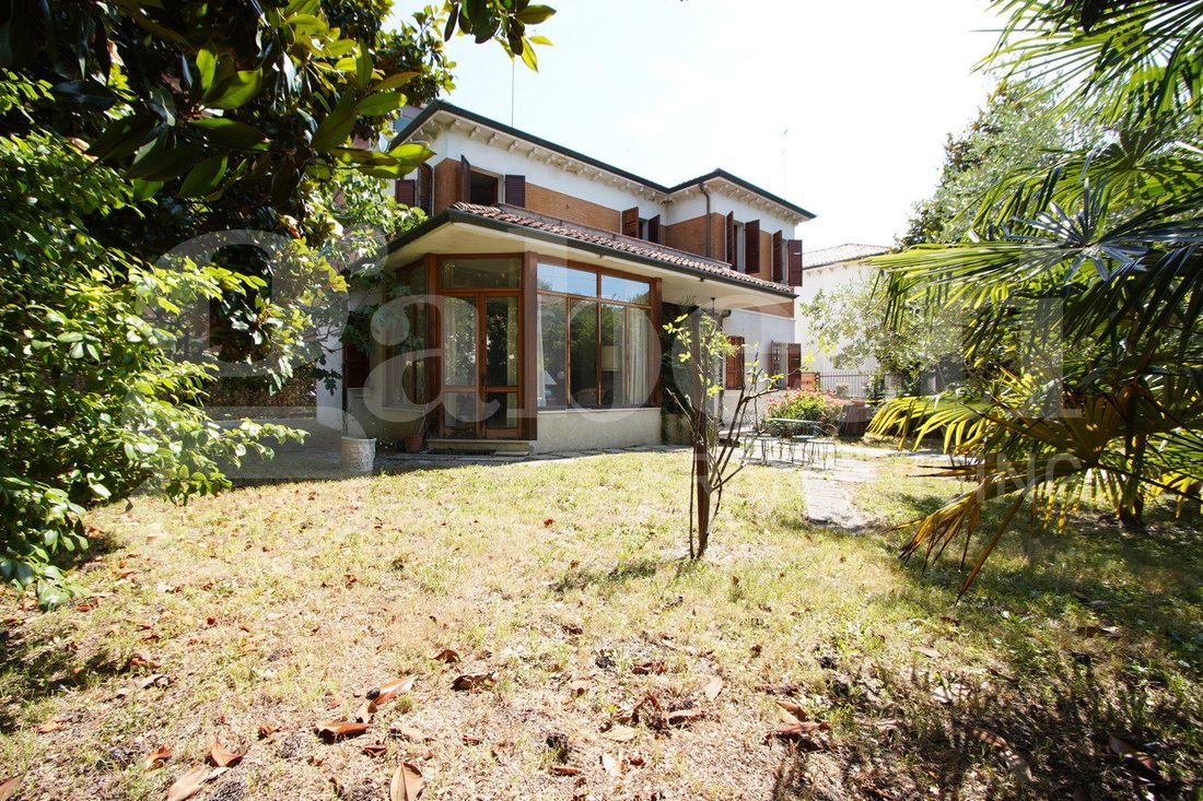 Villa in Mestre Center, Venice, Veneto 1 - 18329926
