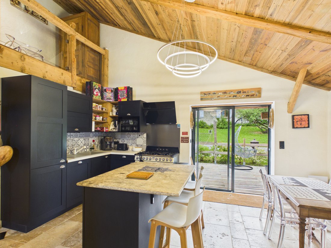 Chalet in Arâches-la-Frasse, Auvergne-Rhône-Alpes, France 2 - 18330978