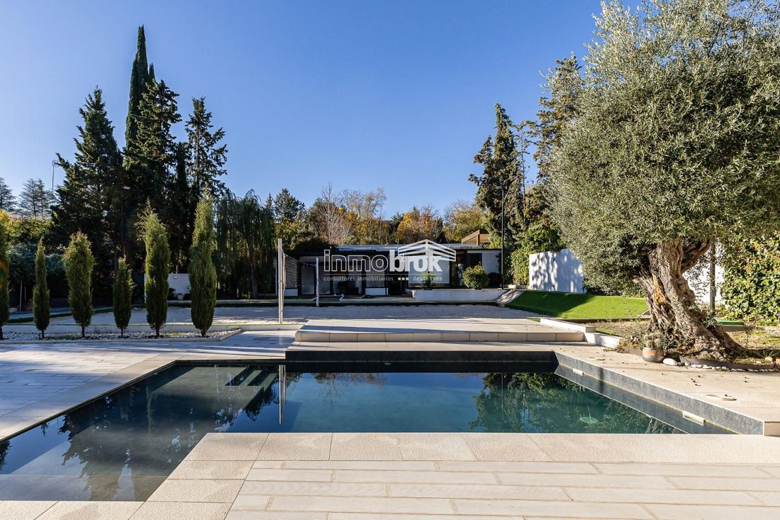 Chalet in La Moraleja, Alcobendas, Comunidad de Madrid 1 - 18329466