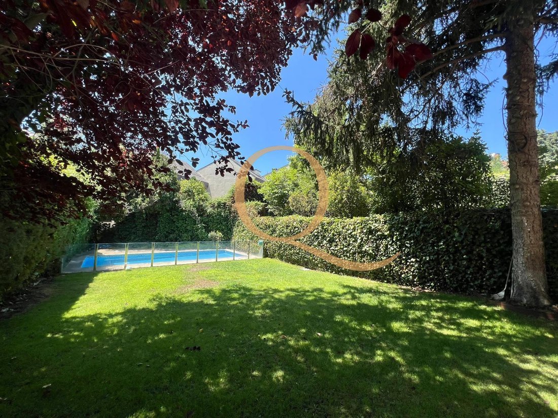 Townhouse in La Moraleja, Alcobendas, Comunidad de Madrid 2 - 18329595