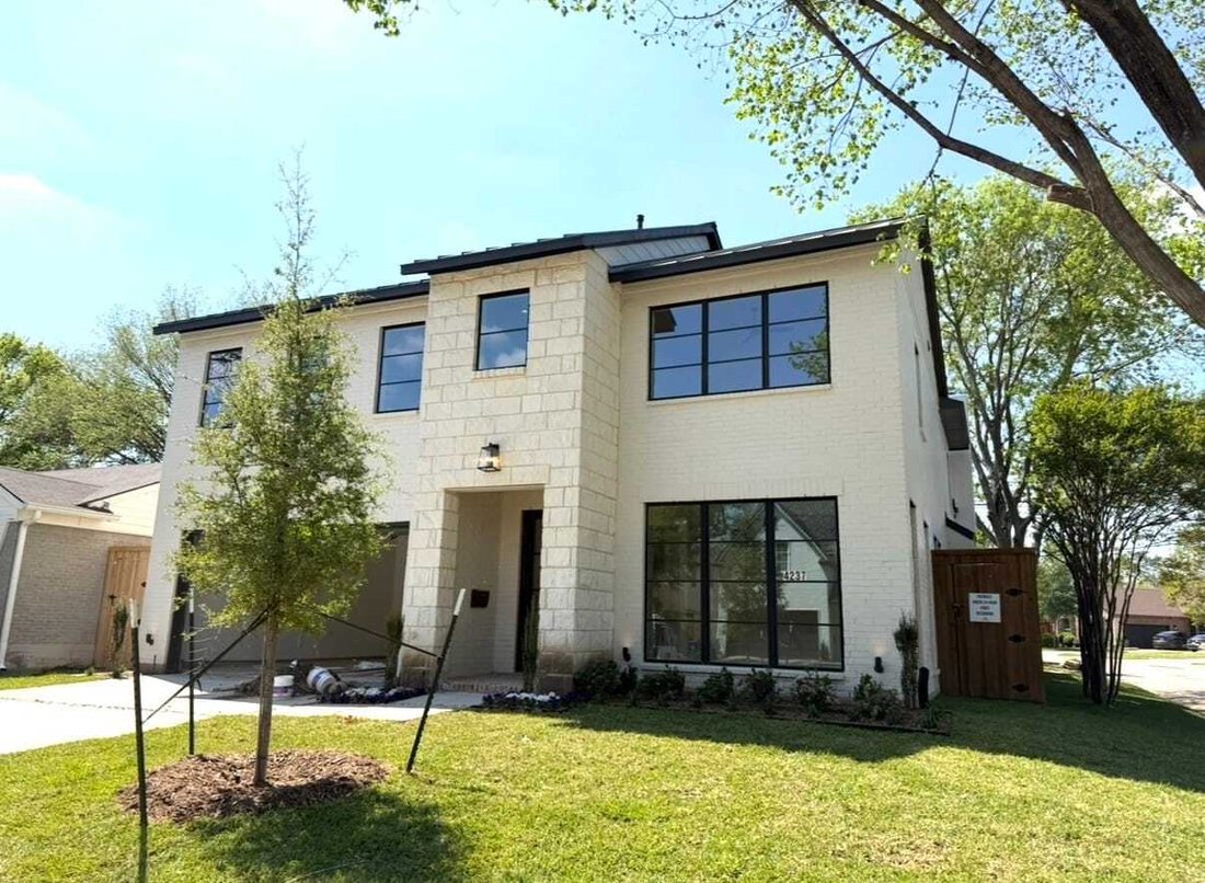 House in Dallas, Texas, United States 1 - 17637159
