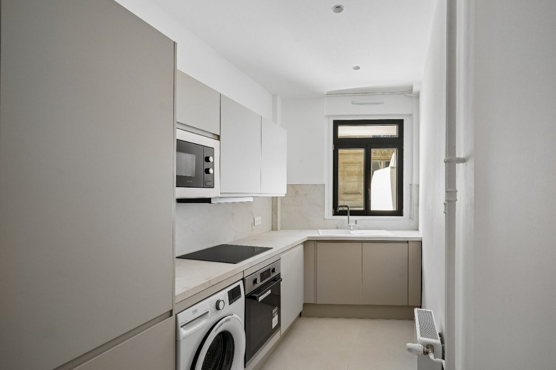 Apartment in Saint Philippe du Roule, Paris 8e Arrondissement, Paris 2 - 18329500