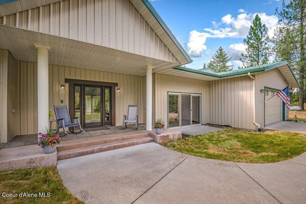 House in Spirit Lake, Idaho, United States 1 - 18330218