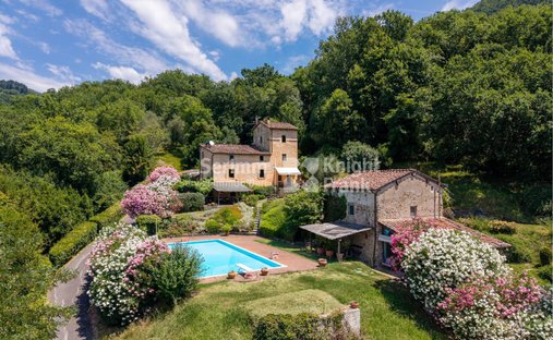 Country House in Area Monte San Quirico - Sant'Alessio, Lucca, Tuscany 1