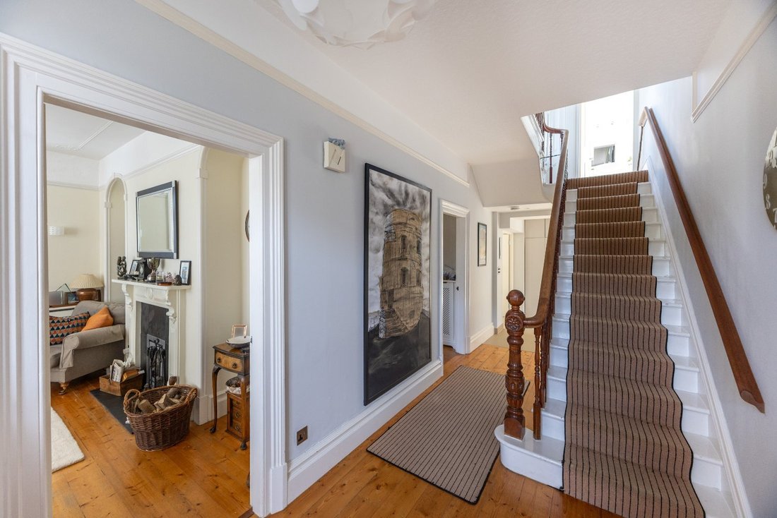 House in United Kingdom 5 - 18329317