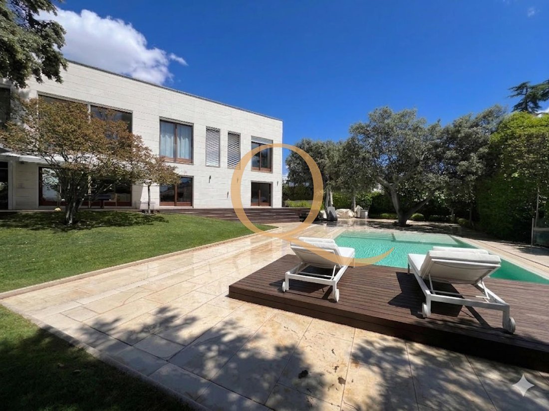 Chalet in La Moraleja, Alcobendas, Comunidad de Madrid 1 - 18330574