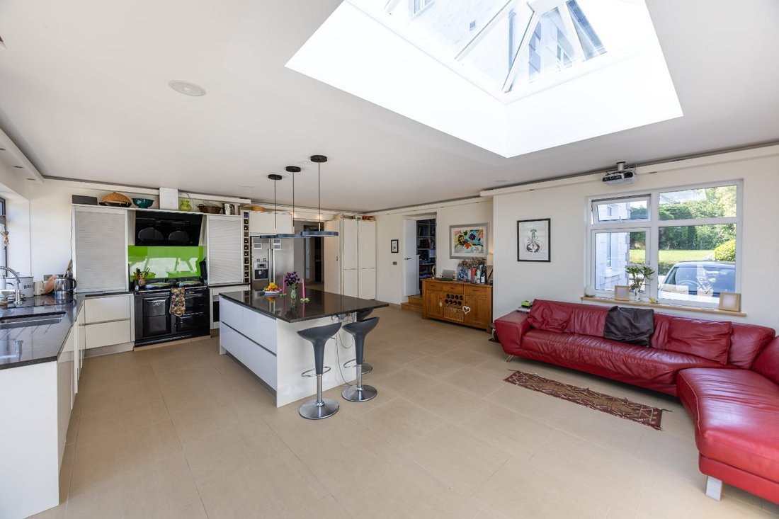 House in United Kingdom 2 - 18329317
