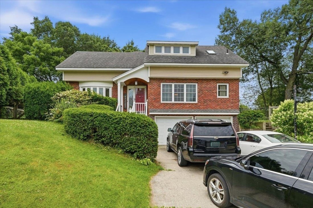House in Essex, Vermont, United States 2 - 18330127