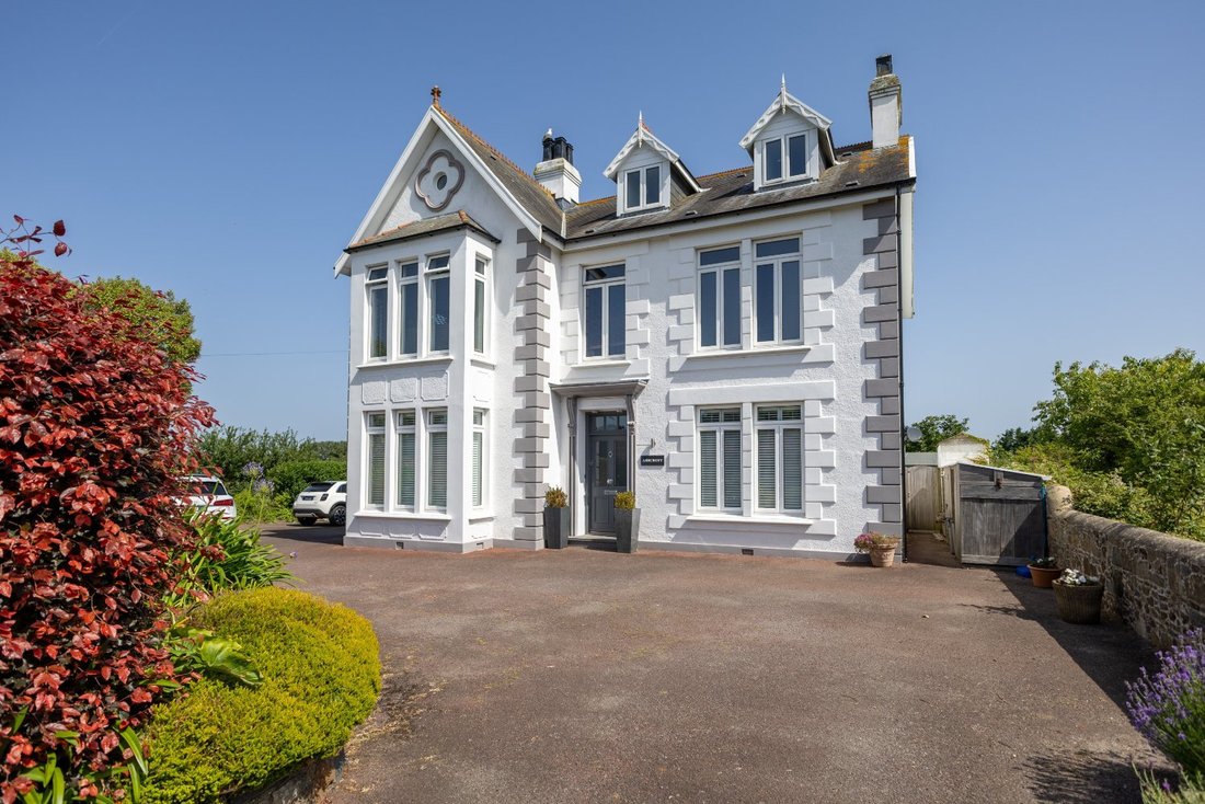 House in United Kingdom 1 - 18329317