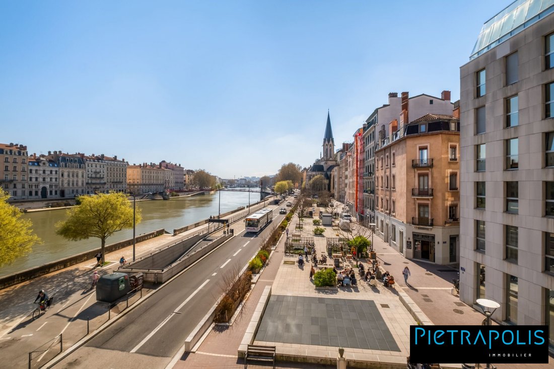 Apartment in Champvert-Point du Jour-Saint Irénée, Lyon 5e Arrondissement, Lyon 5 - 18332282